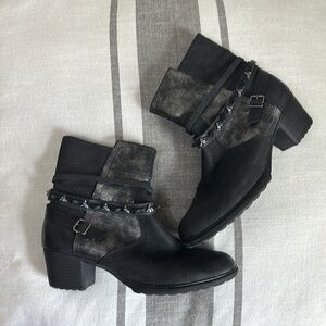 Tamaris Ankle Boots Size 41 with Strappy Stud Design with 2 Inch Heel in GUC